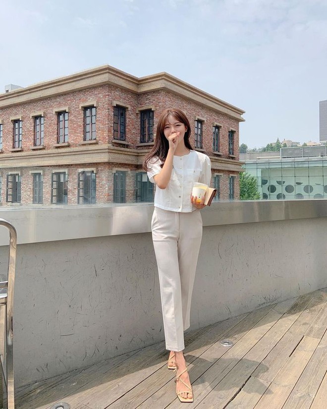 Chiếc quần phổ biến nơi công sở nhưng rất “hại” lich bong da truc tiep dáng của chị em sau 35- Ảnh 2.