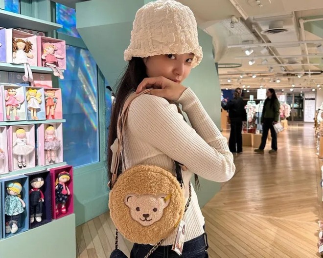 V (BTS) lại tung hint với Jennie?- Ảnh 5.