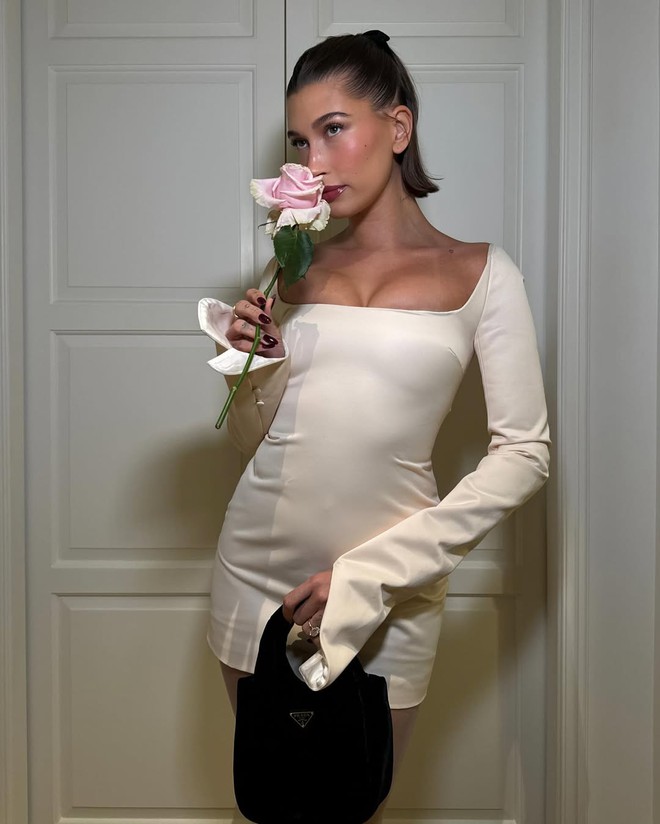 Hailey Bieber tóc rối, mặt mộc, không còn chút nào “clean girl”: Netizen phản ứng thế nào?- Ảnh 15. Hailey Bieber tóc rối, mặt mộc, không còn chút nào “clean girl”: Netizen phản ứng thế nào?- Ảnh 15.