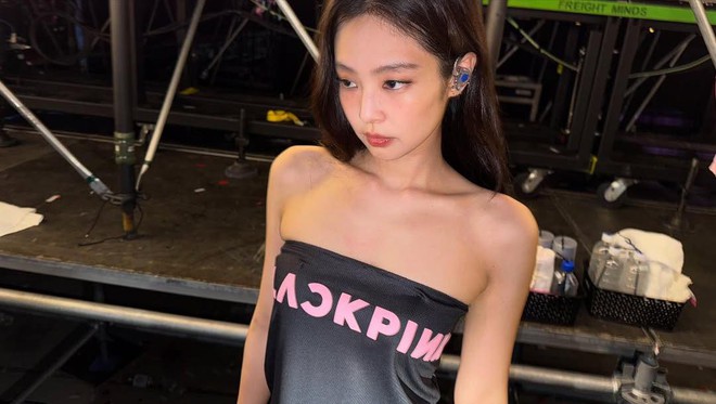 Rộ trào lưu tiêm vai móc áo giống Jennie- Ảnh 4. Rộ trào lưu tiêm vai móc áo giống Jennie- Ảnh 4.