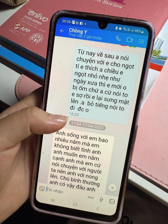 Con g&aacute;i sốc to&agrave;n tập khi "đọc trộm" tin nhắn của bố mẹ d&ugrave; họ c&oacute; th&oacute;i quen c&aacute;ch 30 ph&uacute;t lại c&atilde;i nhau 1 lần- Ảnh 3.