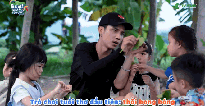 "Bố ơi mình đi đâu thế?" tập 12: Neko Lê đưa các con trở về tuổi thơ trong veo với vòng tay lá sắn- Ảnh 5. "Bố ơi mình đi đâu thế?" tập 12: Neko Lê đưa các con trở về tuổi thơ trong veo với vòng tay lá sắn- Ảnh 5.