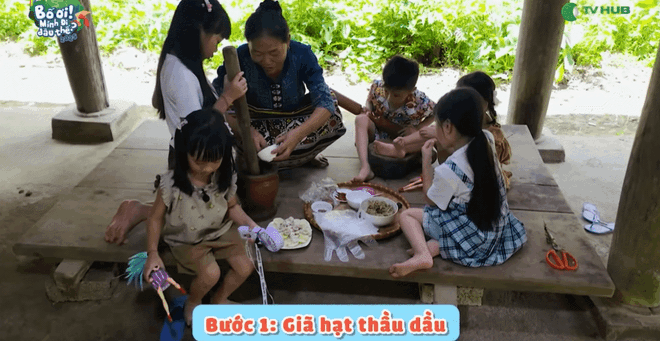 "Bố ơi mình đi đâu thế?" tập 12: Neko Lê đưa các con trở về tuổi thơ trong veo với vòng tay lá sắn- Ảnh 14. "Bố ơi mình đi đâu thế?" tập 12: Neko Lê đưa các con trở về tuổi thơ trong veo với vòng tay lá sắn- Ảnh 14.