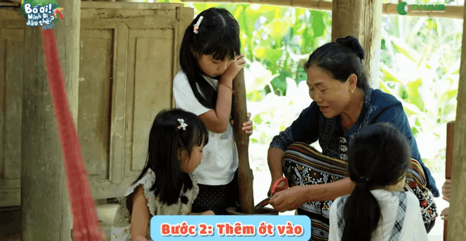 "Bố ơi mình đi đâu thế?" tập 12: Neko Lê đưa các con trở về tuổi thơ trong veo với vòng tay lá sắn- Ảnh 15. "Bố ơi mình đi đâu thế?" tập 12: Neko Lê đưa các con trở về tuổi thơ trong veo với vòng tay lá sắn- Ảnh 15.