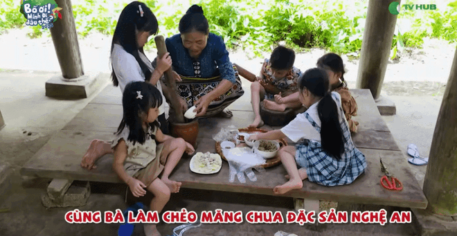 "Bố ơi mình đi đâu thế?" tập 12: Neko Lê đưa các con trở về tuổi thơ trong veo với vòng tay lá sắn- Ảnh 11. "Bố ơi mình đi đâu thế?" tập 12: Neko Lê đưa các con trở về tuổi thơ trong veo với vòng tay lá sắn- Ảnh 11.