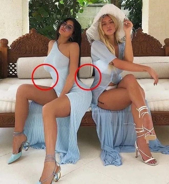 Nhà Kardashian - Jenner bị bóc mẽ nhan sắc giả dối: Từ mẹ đến con đều "cà ảnh" đến dị dạng bộ phận này- Ảnh 14. Nhà Kardashian - Jenner bị bóc mẽ nhan sắc giả dối: Từ mẹ đến con đều "cà ảnh" đến dị dạng bộ phận này- Ảnh 14.