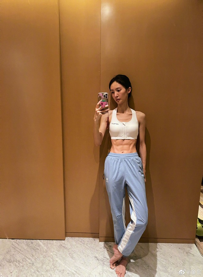 Kim Thần 2 tháng giảm 12kg: Không nhịn ăn, không bị xuống sắc nhờ chế độ khoa học- Ảnh 2. Kim Thần 2 tháng giảm 12kg: Không nhịn ăn, không bị xuống sắc nhờ chế độ khoa học- Ảnh 2.