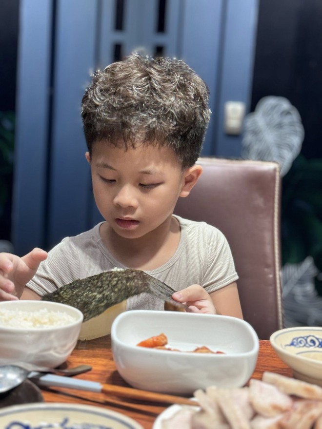 Đến cô Văn Thuỳ Dương cũng phải ca cẩm vì chuyện học tập của bạn nhỏ Cơm: Khối nhập học cứ như được "sản xuất theo lô" vậy!- Ảnh 5. Đến cô Văn Thuỳ Dương cũng phải ca cẩm vì chuyện học tập của bạn nhỏ Cơm: Khối nhập học cứ như được "sản xuất theo lô" vậy!- Ảnh 5.