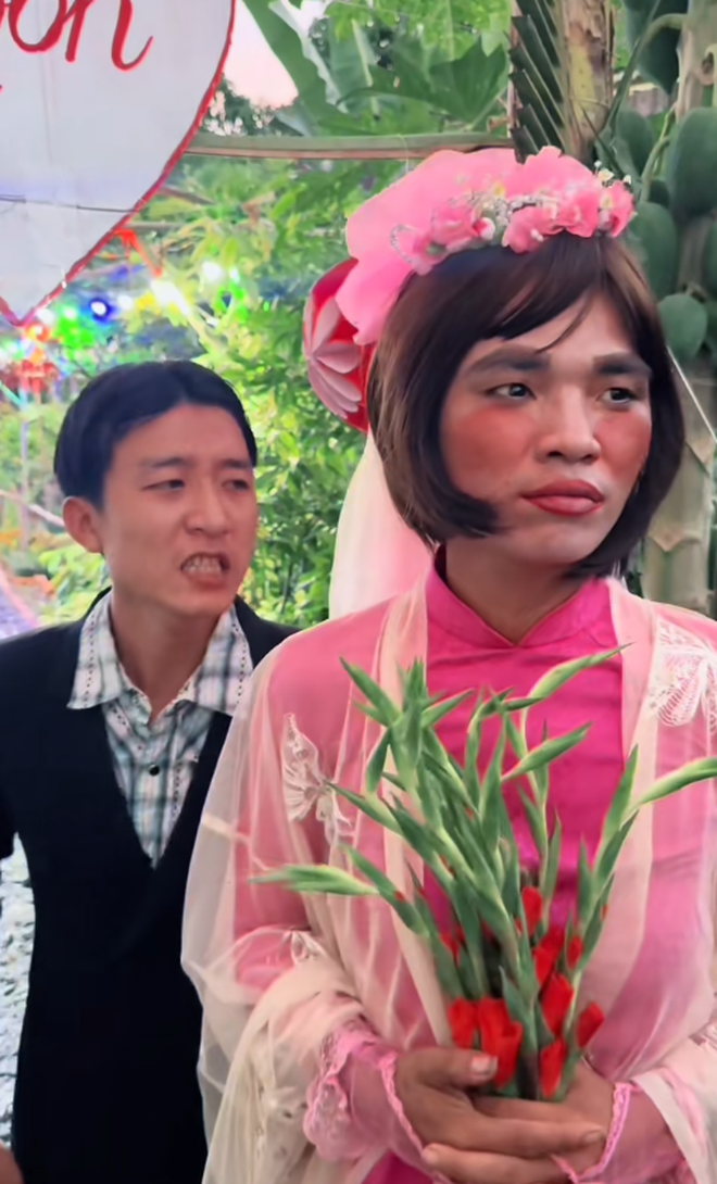 Giỡn mà thiệt: Người đàn ông ở Cà Mau mỗi tuần lại thấy cưới một lần, nhà có máy bay riêng, ê hề "siêu xe"...- Ảnh 5.
