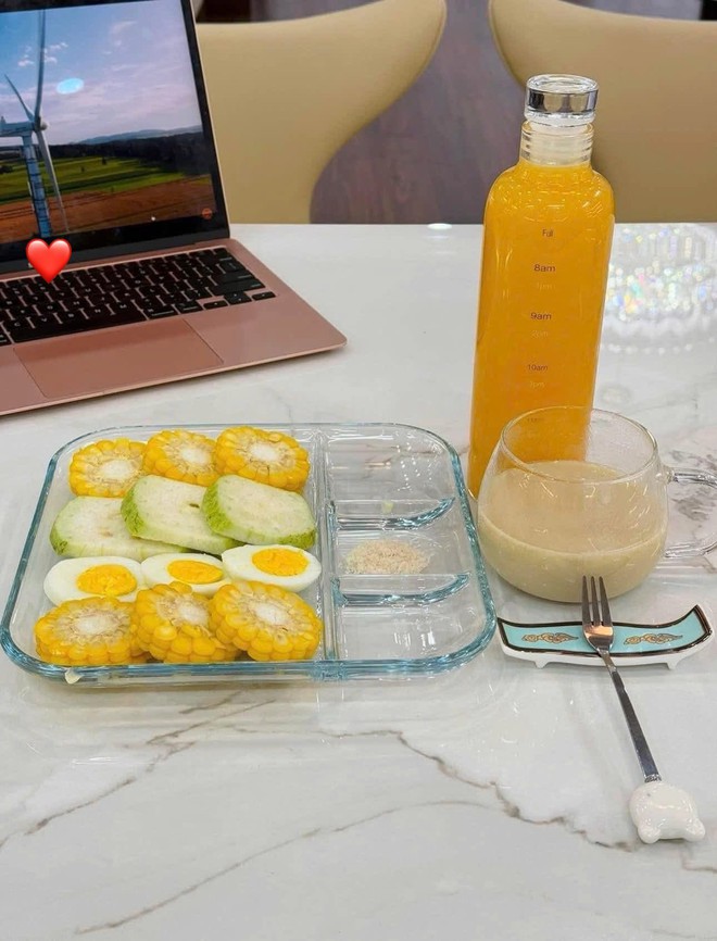 Trải qua 2 lần sinh con, 1 mẹ U50 ở Hà Nội vẫn nuột nà khó tin: Nhìn bữa sáng vừa sạch vừa khỏe, lại chỉn chu đẹp đẽ này liền hiểu vì sao- Ảnh 10.