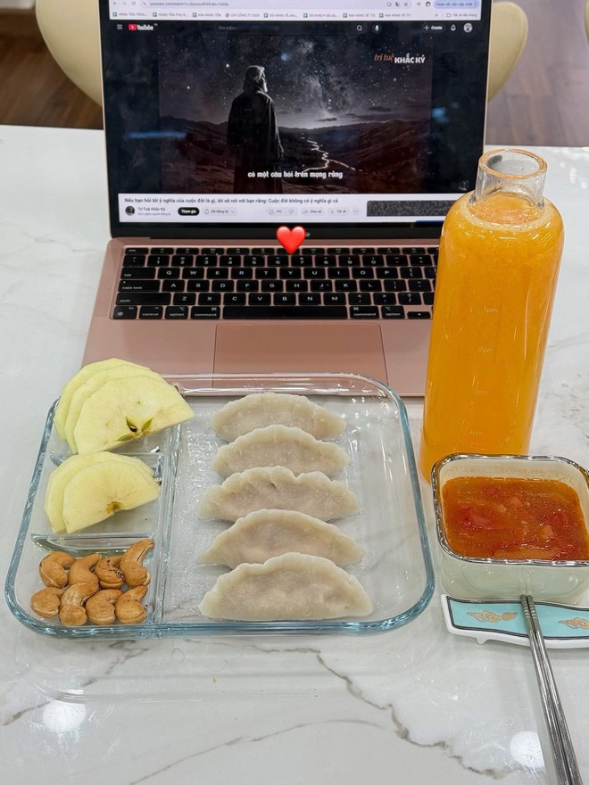 Trải qua 2 lần sinh con, 1 mẹ U50 ở Hà Nội vẫn nuột nà khó tin: Nhìn bữa sáng vừa sạch vừa khỏe, lại chỉn chu đẹp đẽ này liền hiểu vì sao- Ảnh 9.