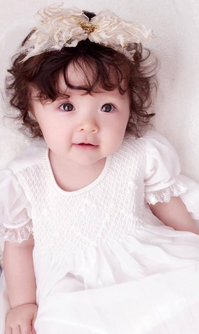 Con gái Elly Trần: Từng là "em bé hot nhất MXH" nay là thiếu nữ xinh đẹp vượt cả mẹ- Ảnh 1.