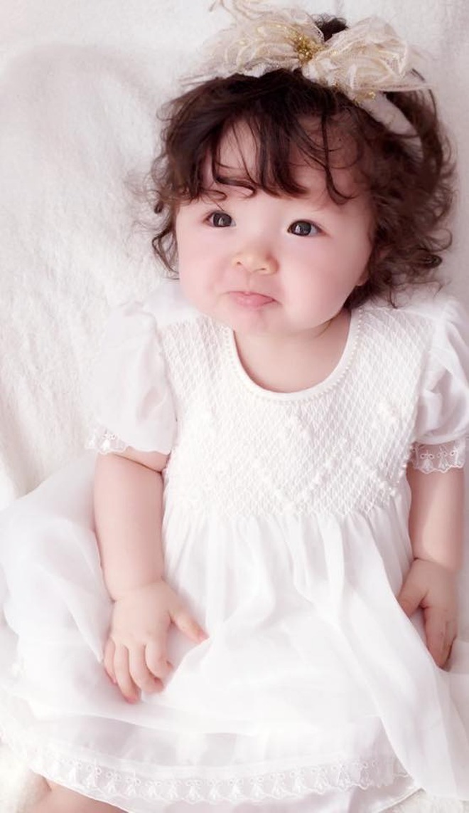 Con gái Elly Trần: Từng là "em bé hot nhất MXH" nay là thiếu nữ xinh đẹp vượt cả mẹ- Ảnh 4.