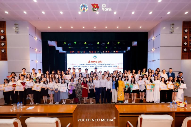 NEU Concert 2025 ấn định ngày trở lại, bùng nổ tiên phong chuỗi hoạt động kỷ niệm 70 năm ngày thành lập Đại học Kinh tế Quốc dân- Ảnh 6. NEU Concert 2025 ấn định ngày trở lại, bùng nổ tiên phong chuỗi hoạt động kỷ niệm 70 năm ngày thành lập Đại học Kinh tế Quốc dân- Ảnh 6.
