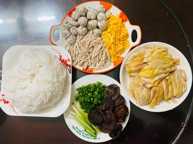 Mỗi ngày một món không ngày nào trùng, mẹ 4 con nấu ăn ở nhà cỡ này bảo sao đi quán nào con cũng kêu 