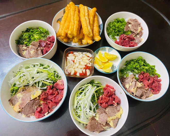 Mỗi ngày một món không ngày nào trùng, mẹ 4 con nấu ăn ở nhà cỡ này bảo sao đi quán nào con cũng kêu 