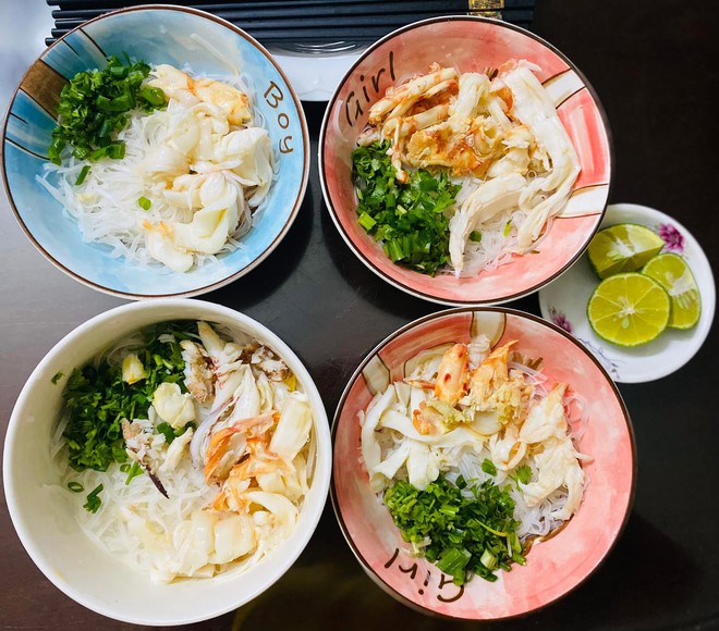 Mỗi ngày một món không ngày nào trùng, mẹ 4 con nấu ăn ở nhà cỡ này bảo sao đi quán nào con cũng kêu 