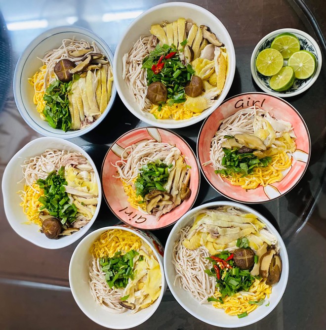Mỗi ngày một món không ngày nào trùng, mẹ 4 con nấu ăn ở nhà cỡ này bảo sao đi quán nào con cũng kêu 