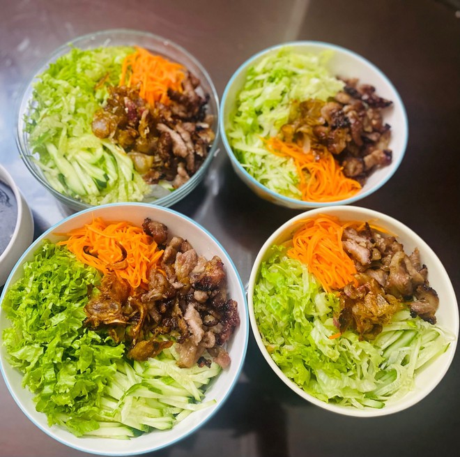 Mỗi ngày một món không ngày nào trùng, mẹ 4 con nấu ăn ở nhà cỡ này bảo sao đi quán nào con cũng kêu 