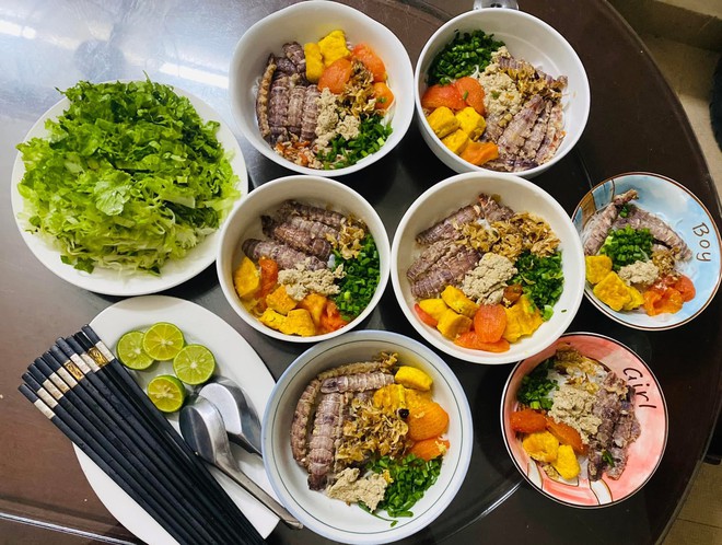 Mỗi ngày một món không ngày nào trùng, mẹ 4 con nấu ăn ở nhà cỡ này bảo sao đi quán nào con cũng kêu 