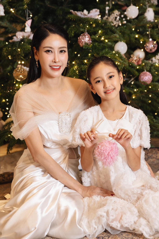 Ái nữ nhà Hà Kiều keo nha cai com truc tiep bong da xắn chuẩn "tiểu Hoa hậu", sớm được rèn luyện ballet, piano và cưỡi ngựa- Ảnh 8.
