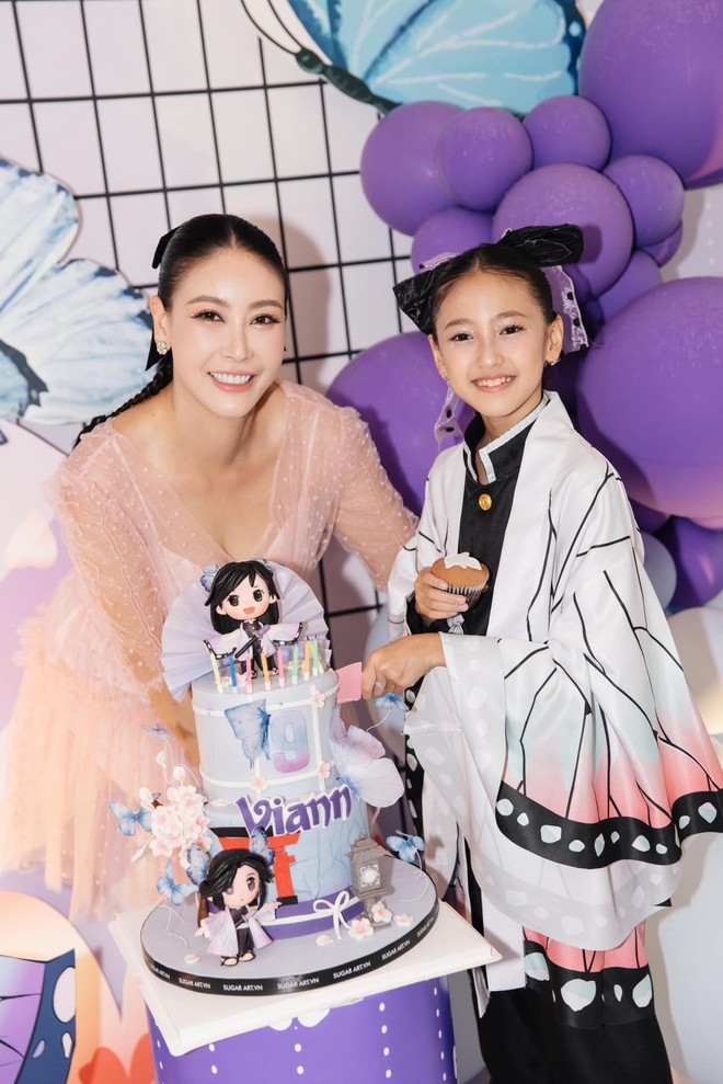 Ái nữ nhà Hà Kiều keo nha cai com truc tiep bong da xắn chuẩn "tiểu Hoa hậu", sớm được rèn luyện ballet, piano và cưỡi ngựa- Ảnh 9.