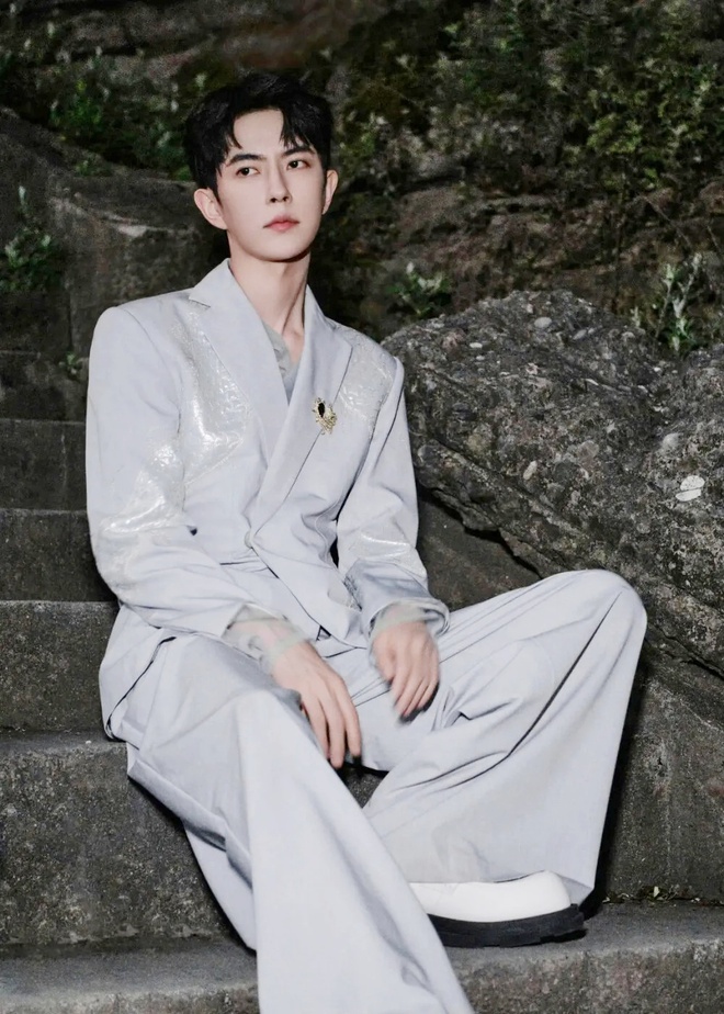 Vụ "mỹ nam Trung Quốc" nhảy lầu bất thường: Rò rỉ clip bị ném khỏi tòa nhà, mẹ già 72 tuổi tuyệt vọng đòi công lý?- Ảnh 1. Vụ "mỹ nam Trung Quốc" nhảy lầu bất thường: Rò rỉ clip bị ném khỏi tòa nhà, mẹ già 72 tuổi tuyệt vọng đòi công lý?- Ảnh 1.