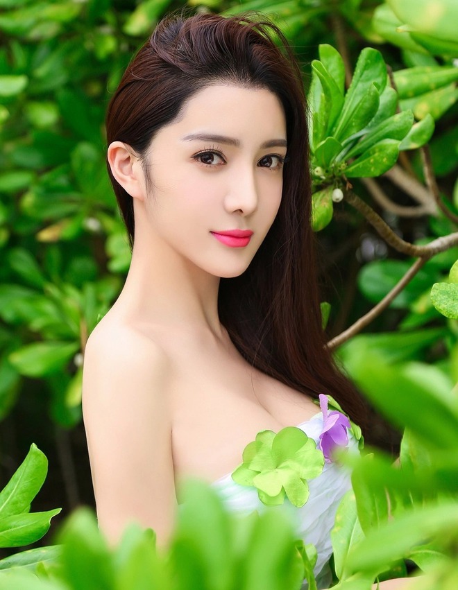 Vụ "mỹ nam Trung Quốc" nhảy lầu bất thường: Rò rỉ clip bị ném khỏi tòa nhà, mẹ già 72 tuổi tuyệt vọng đòi công lý?- Ảnh 7. Vụ "mỹ nam Trung Quốc" nhảy lầu bất thường: Rò rỉ clip bị ném khỏi tòa nhà, mẹ già 72 tuổi tuyệt vọng đòi công lý?- Ảnh 7.