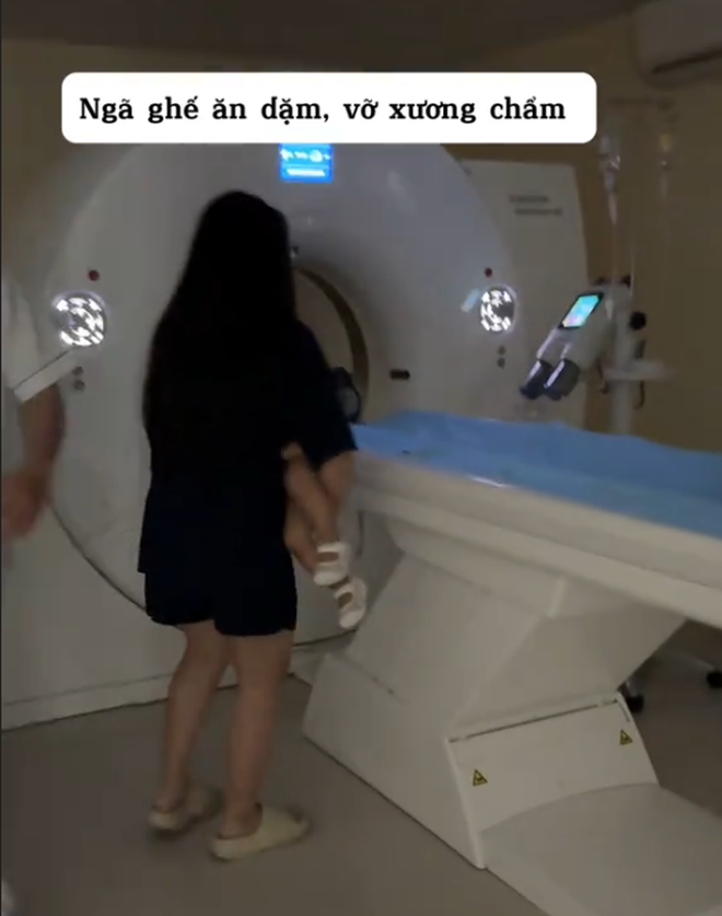 Người mẹ lên tiếng cảnh báo sau khi con bị ngã vỡ xương chẩm: Nguyên nhân đến từ thứ nhà nào cũng sắm cho con- Ảnh 2.