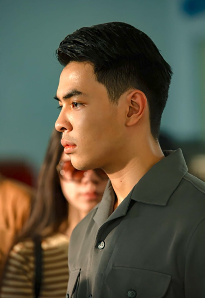 Bất ngờ với diện mạo của con trai "ông hoàng phòng vé" Thái Hoà, sở hữu chiều cao ấn tượng, visual cực hợp điện ảnh- Ảnh 1.