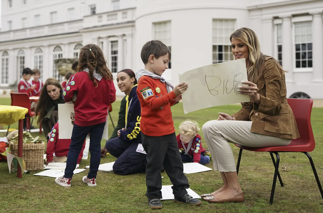Khoảnh khắc lịch sử: Vương phi Kate và Melania Trump lần đầu sánh đôi - không ngờ lại gần gũi đến thế!- Ảnh 7.