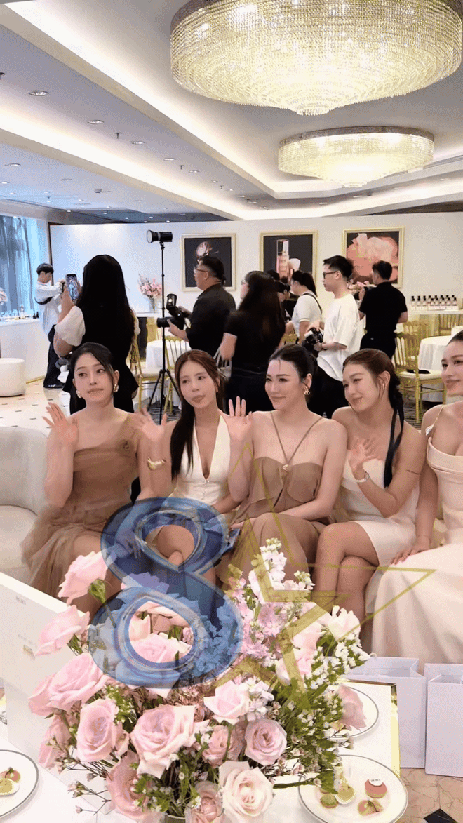 Clip đọ sắc giữa hoa hậu và hot girl gây xôn xao- Ảnh 1. Clip đọ sắc giữa hoa hậu và hot girl gây xôn xao- Ảnh 1.