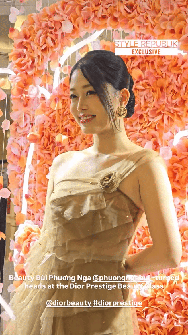 Clip đọ sắc giữa hoa hậu và hot girl gây xôn xao- Ảnh 12. Clip đọ sắc giữa hoa hậu và hot girl gây xôn xao- Ảnh 12.