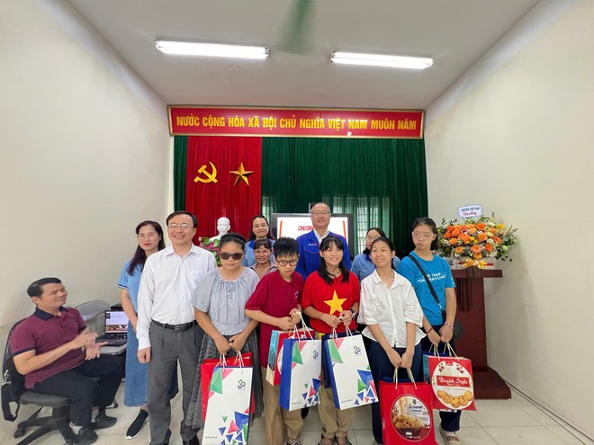 Chi hội người mù Thanh Xuân và Tập đoàn Logitem Việt Nam đồng hành cùng người khiếm thị- Ảnh 5.