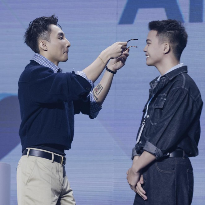 Sơn Tùng M-TP tặng quà khủng cho fan tại sự kiện- Ảnh 7. Sơn Tùng M-TP tặng quà khủng cho fan tại sự kiện- Ảnh 7.