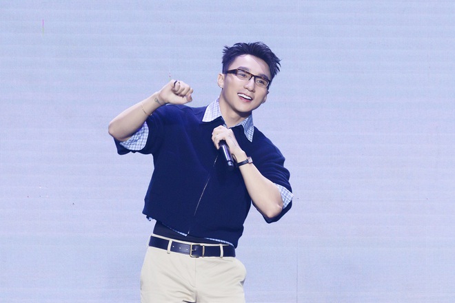 Sơn Tùng M-TP tặng quà khủng cho fan tại sự kiện- Ảnh 3. Sơn Tùng M-TP tặng quà khủng cho fan tại sự kiện- Ảnh 3.