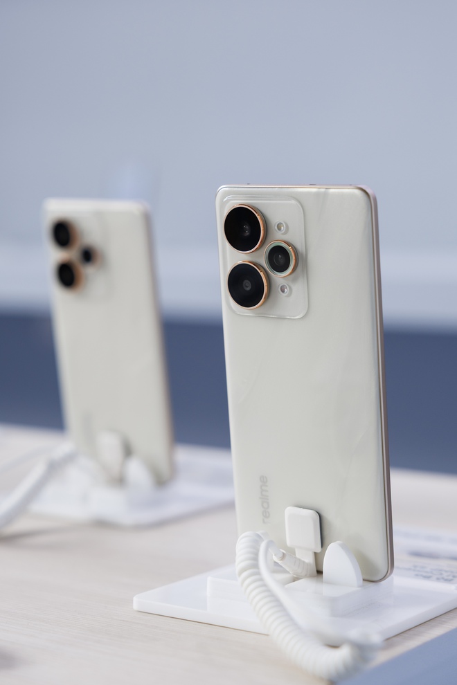 realme 15 Series chính thức ra mắt: Nhiều tính năng AI thú vị, máy đẹp, pin "khủng", giá từ 9 triệu đồng- Ảnh 3.