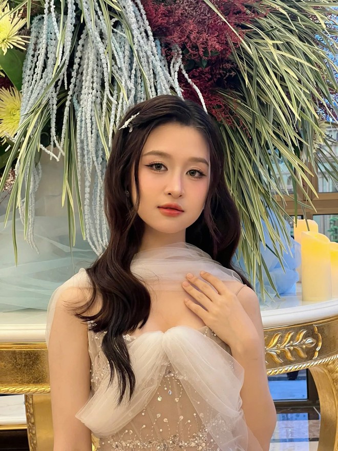 Hoa khôi nhí Tây Đô đình đám một thời, diện mạo khi trưởng thành khiến fan suýt không nhận ra- Ảnh 5. Hoa khôi nhí Tây Đô đình đám một thời, diện mạo khi trưởng thành khiến fan suýt không nhận ra- Ảnh 5.