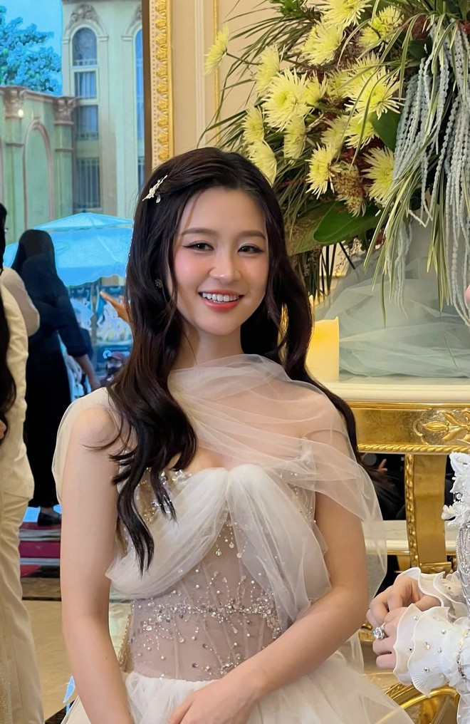 Hoa khôi nhí Tây Đô đình đám một thời, diện mạo khi trưởng thành khiến fan suýt không nhận ra- Ảnh 6. Hoa khôi nhí Tây Đô đình đám một thời, diện mạo khi trưởng thành khiến fan suýt không nhận ra- Ảnh 6.