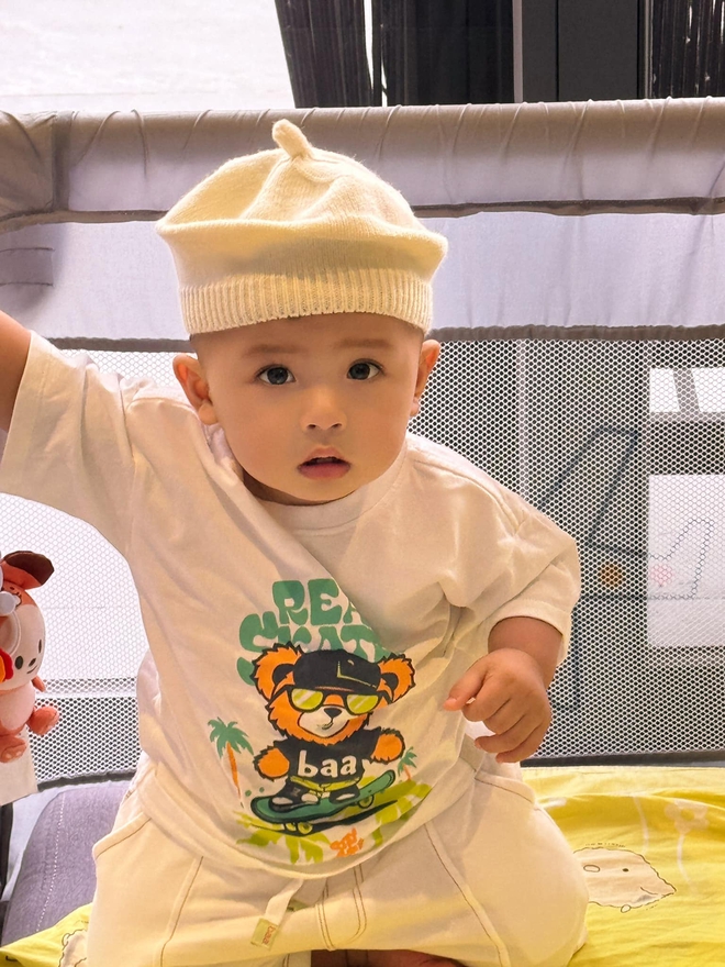 Con trai Cao Thái Sơn kháu khỉnh điển trai y chang bố, lớn lên khỏe mạnh dù kết quả siêu âm từng không ổn
- Ảnh 6. Con trai Cao Thái Sơn kháu khỉnh điển trai y chang bố, lớn lên khỏe mạnh dù kết quả siêu âm từng không ổn
- Ảnh 6.