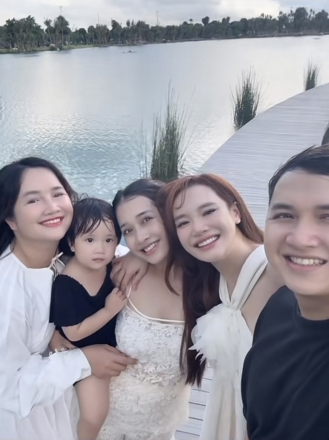 Nhã Phương xác nhận mang thai lần 3 đúng kỷ niệm 7 năm ngày cưới- Ảnh 4. Nhã Phương xác nhận mang thai lần 3 đúng kỷ niệm 7 năm ngày cưới- Ảnh 4.