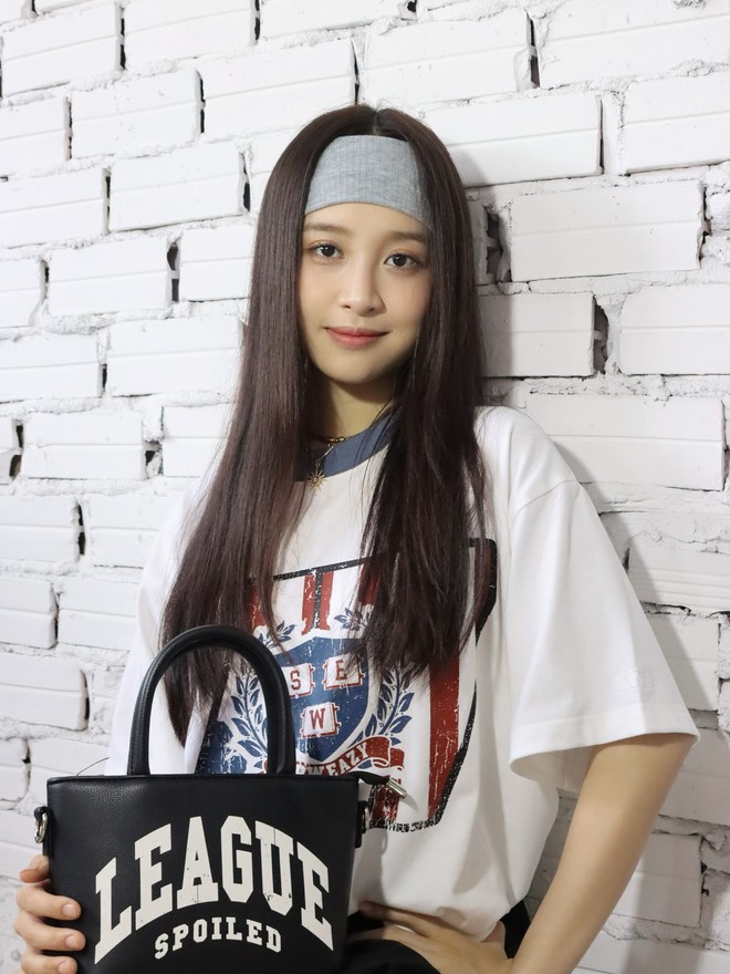 Hoa khôi nhí Tây Đô đình đám một thời, diện mạo khi trưởng thành khiến fan suýt không nhận ra- Ảnh 10. Hoa khôi nhí Tây Đô đình đám một thời, diện mạo khi trưởng thành khiến fan suýt không nhận ra- Ảnh 10.