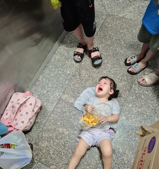 Cô gái trẻ gây bức xúc khi tỏ thái độ "phiền", "ghét trẻ con" để nói về 1 bé gái: Đừng đòi hỏi bố mẹ phải dạy bảo được em bé 3 tuổi NGOAN- Ảnh 3.