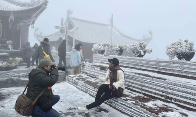 Lào Cai: Đề xuất xây dựng hệ thống tạo tuyết nhân tạo để phát triển du lịch băng tuyết trở thành sản phẩm độc đáo, duy nhất của Việt Nam- Ảnh 3. Lào Cai: Đề xuất xây dựng hệ thống tạo tuyết nhân tạo để phát triển du lịch băng tuyết trở thành sản phẩm độc đáo, duy nhất của Việt Nam- Ảnh 3.