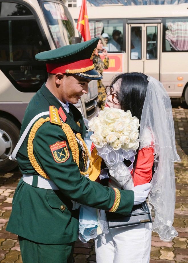 Trả lời 8 câu này biết đủ chuyện “hết A80 rồi anh cầu hôn em”- Ảnh 3. Trả lời 8 câu này biết đủ chuyện “hết A80 rồi anh cầu hôn em”- Ảnh 3.