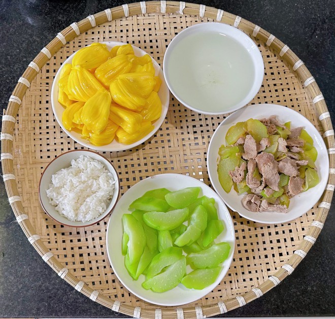 Cả nhà chồng thay phiên nhau nấu cơm cữ ngon cỡ nhà hàng cho bà đẻ: Mom này thắng đời 100-0 rồi!- Ảnh 7. Cả nhà chồng thay phiên nhau nấu cơm cữ ngon cỡ nhà hàng cho bà đẻ: Mom này thắng đời 100-0 rồi!- Ảnh 7.