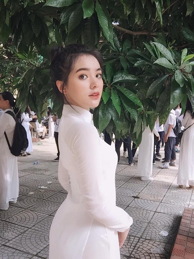Ai còn nhớ dàn hot girl, hot boy từng một bước thành "hiện tượng mạng" nhờ loạt khoảnh khắc xuất thần trong ngày khai giảng này?- Ảnh 6. Ai còn nhớ dàn hot girl, hot boy từng một bước thành "hiện tượng mạng" nhờ loạt khoảnh khắc xuất thần trong ngày khai giảng này?- Ảnh 6.