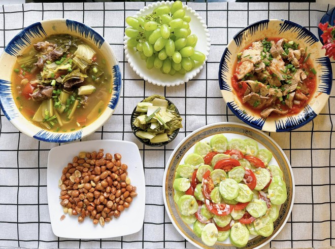 Loạt mâm cơm cho bà đẻ của 1 mom ở Hà Nội khiến hội chị em bỗng nhiên 