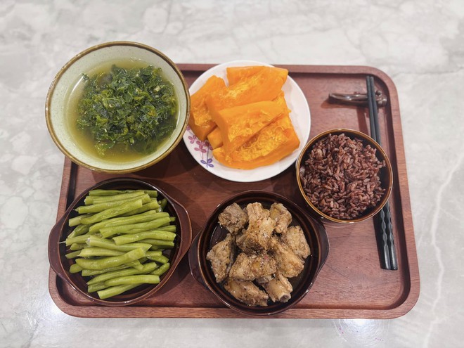 Chị gái nhà người ta: Nấu cơm cữ cho em mà tưởng đâu chị đi thi MasterChef khiên hội Chị gái nhà người ta: Nấu cơm cữ cho em mà tưởng đâu chị đi thi MasterChef khiên hội
