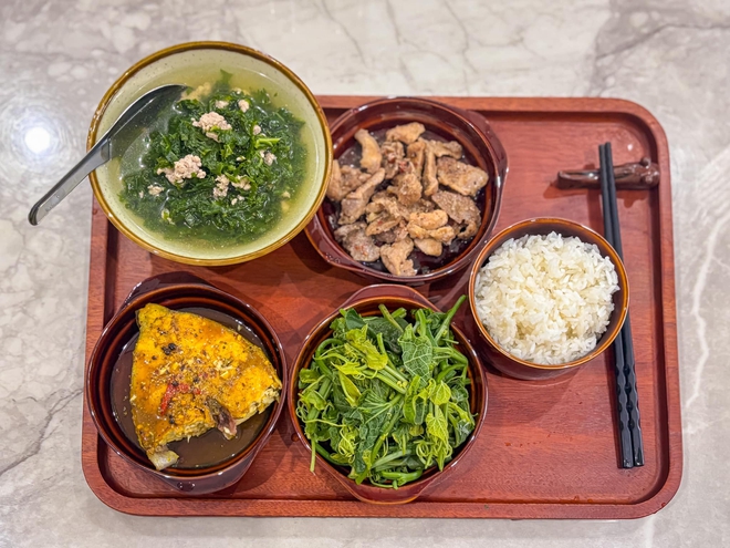 Chị gái nhà người ta: Nấu cơm cữ cho em mà tưởng đâu chị đi thi MasterChef khiên hội Chị gái nhà người ta: Nấu cơm cữ cho em mà tưởng đâu chị đi thi MasterChef khiên hội